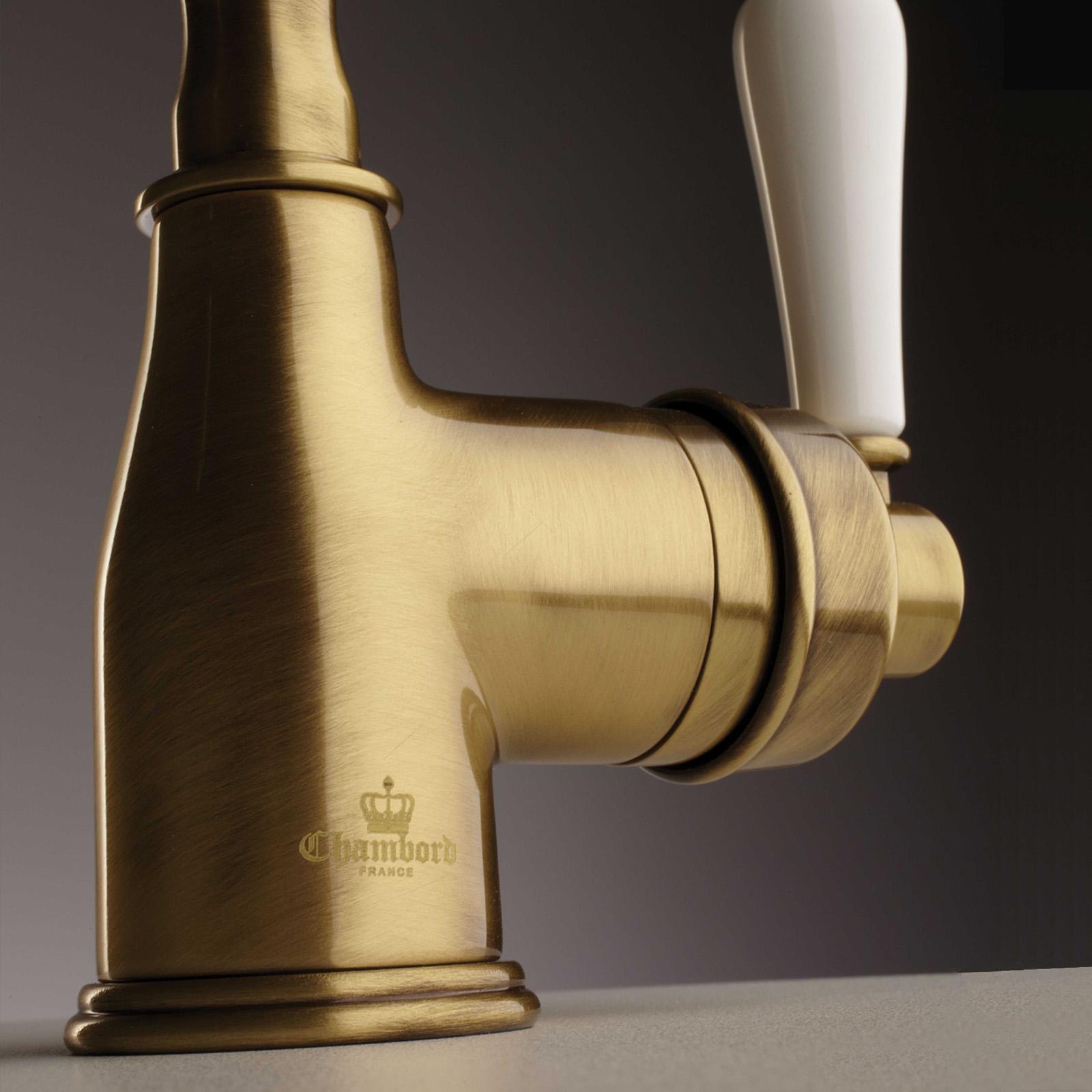High-quality single lever tap Charlotte - Bronze - ambience 1