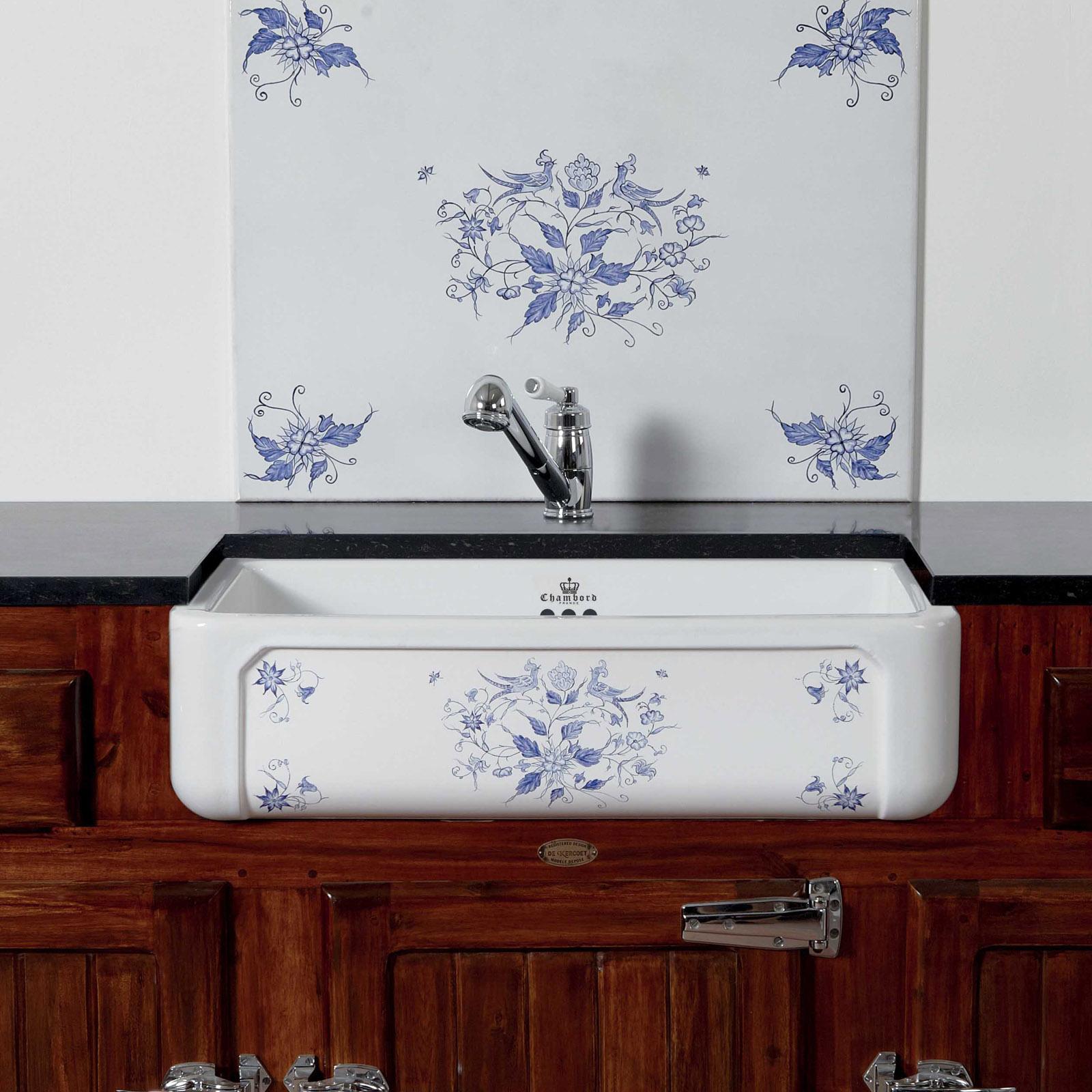 Evier haut de gamme Henri II Moustiers - 1 bac céramique décorée - ambiance 1